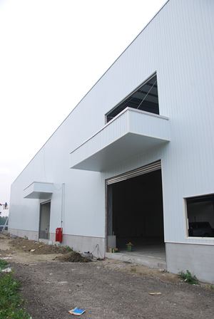 工程實績09-隆記農產公司-採用雙層中空PVC塑鋼浪板