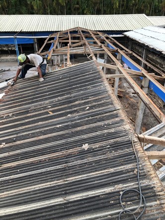 工程實績13-雞舍翻修-採用雙層中空PVC塑鋼浪板